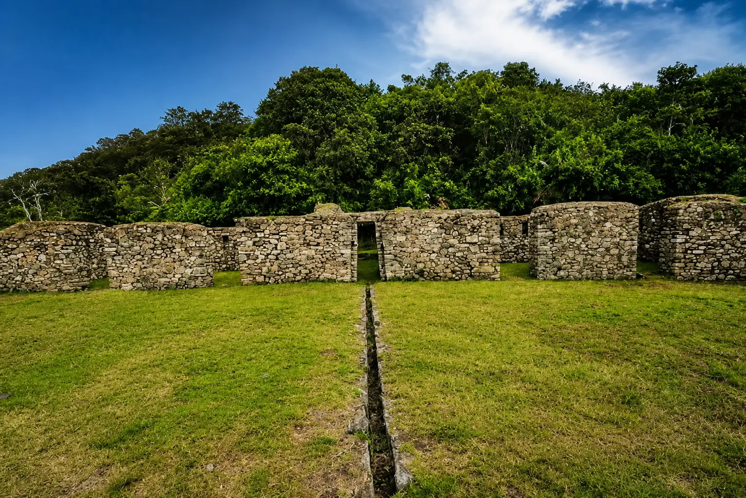 las ruinas del sitio arqueológico inca de Llactapata