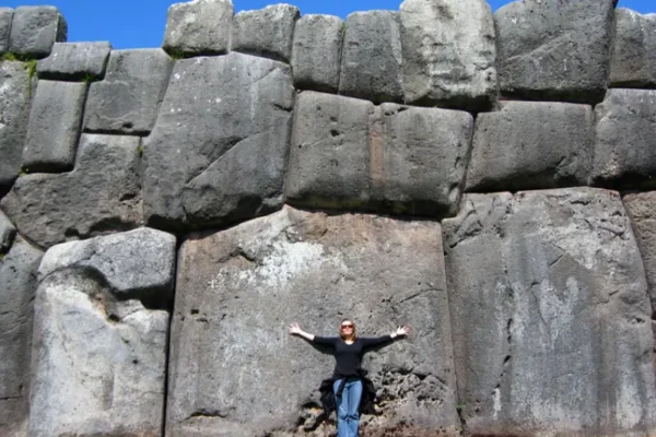 Sacsayhuaman : tout ce que vous devez savoir sur l&rsquo;impressionnante forteresse inca